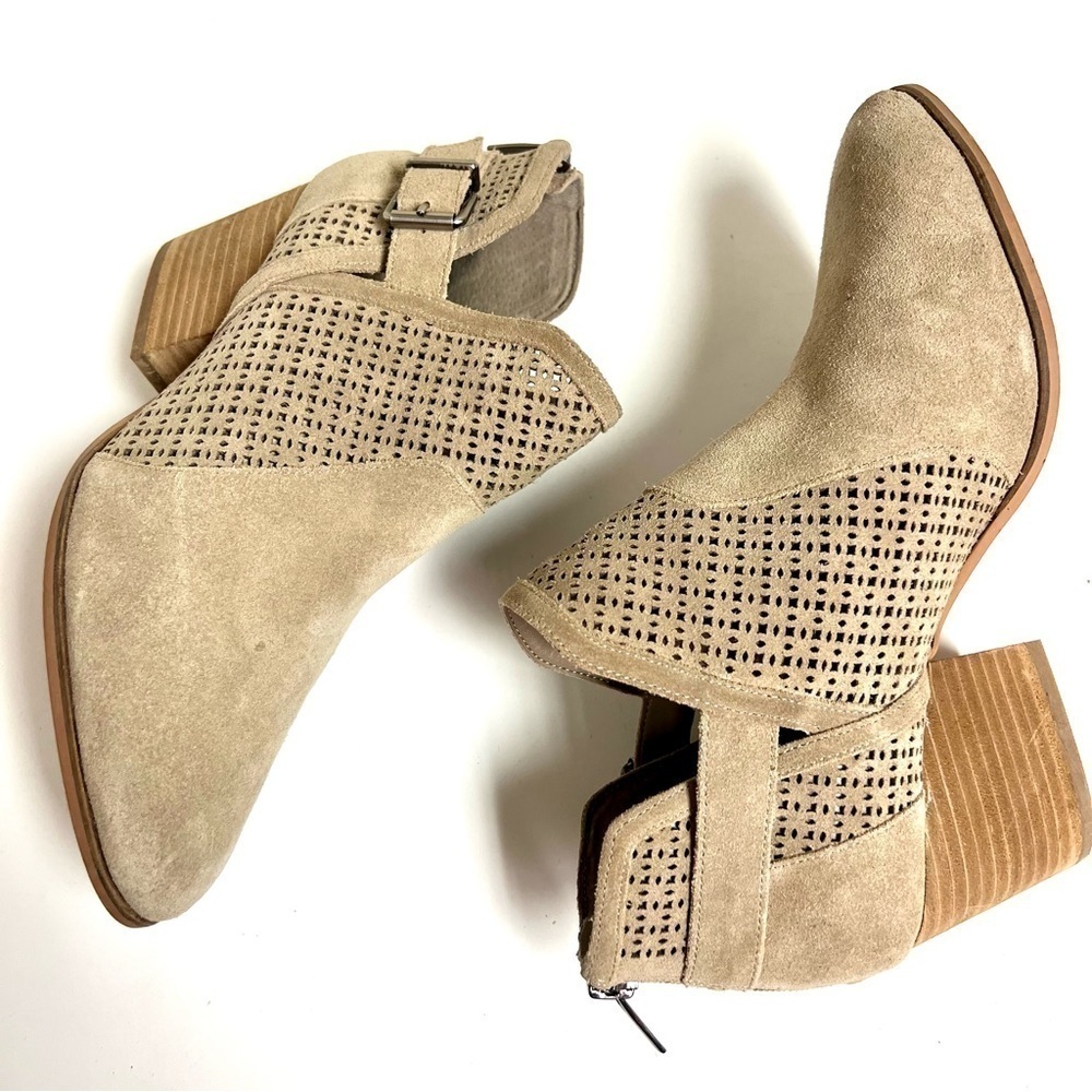 Vince Camuto Naryka ankle buckle Bootie suede leather tan women’s size 8 - Picture 2 of 10